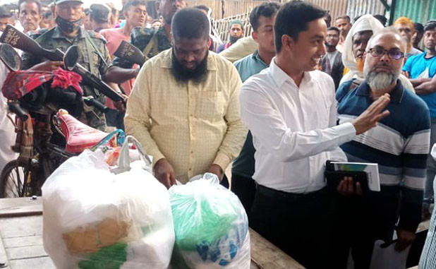 নিষিদ্ধ পলিথিন ব্যবহার করায় ৪ ব্যবসায়ীকে জরিমানা